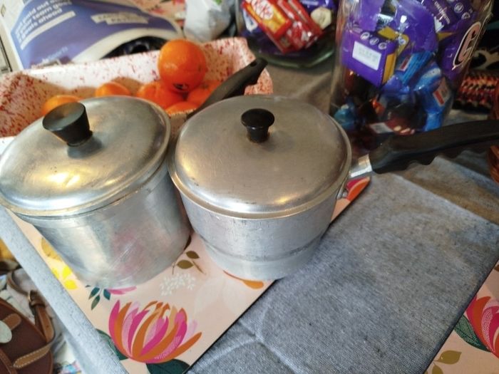 Vintage pots x 2