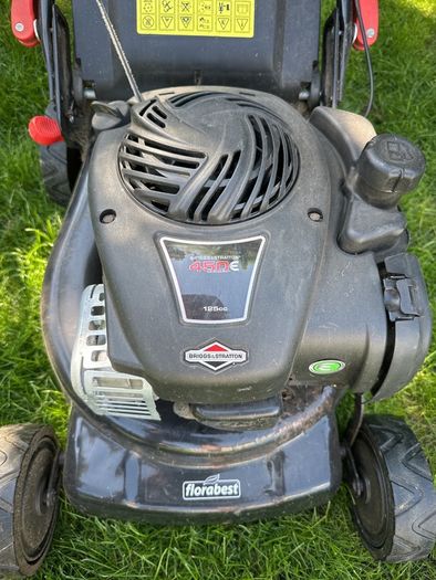 Lawnmower (needs deck repair)