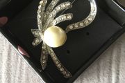 brooch large pearl and diamond
