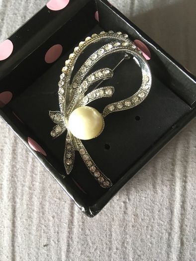brooch large pearl and diamond