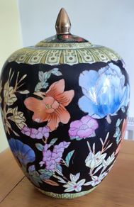 Vintage Black Porcelain Chinese Famille Rose Jar Urn