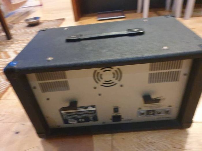 Peavey i8B 8 channel mixer & Power amplifier