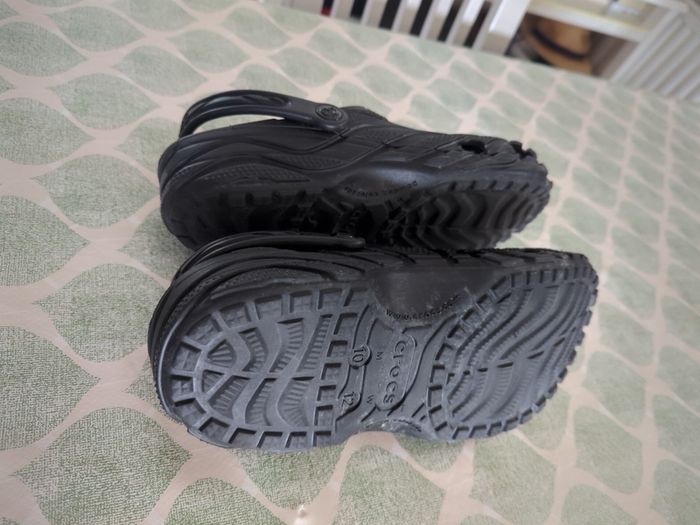 men's Crocs size 9