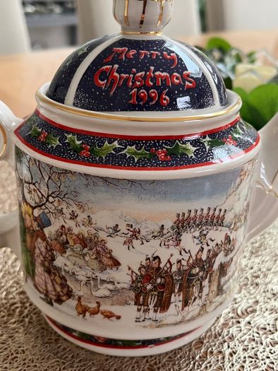 Sadler Christmas Tea Pot