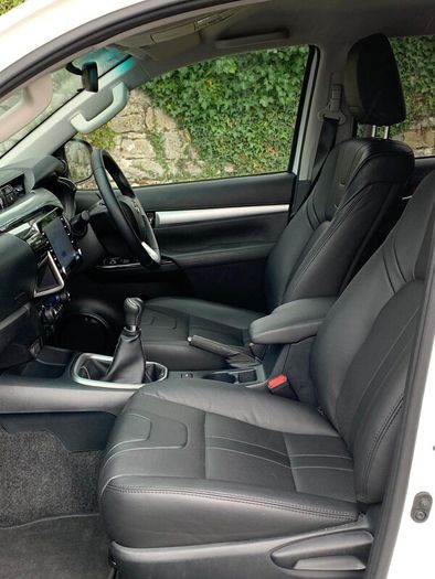 Toyota Hilux SR5 2.4L Full Leather, Canopy, Low KM