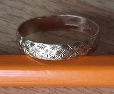 Gold ring 375
