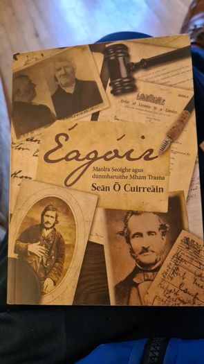 Eagoir. Maolra Seoighe Agus Dunmharuithe Mham Trasna. Sean O Cuirreain. Paperback In Very Good Condition.