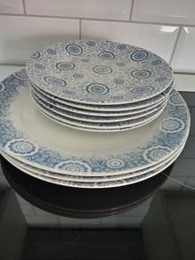 Blue/White 15 pc Table Ware