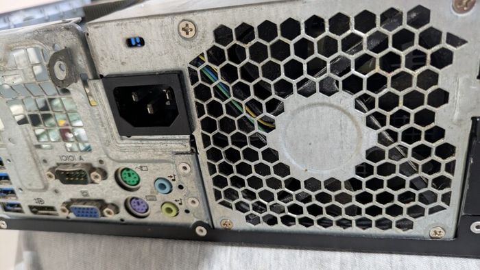 Server HP Intel Core i3 7GB RAM in good condition