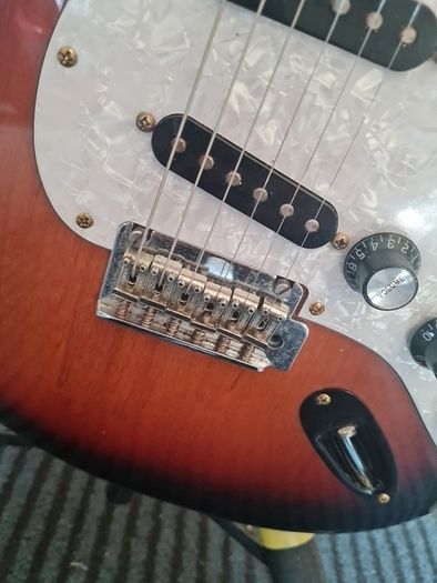 Fender strat Mim w Locking tuners