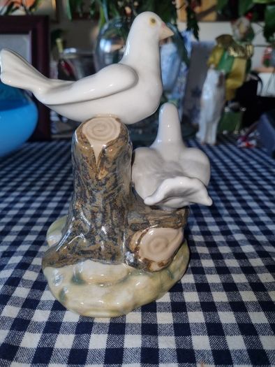 Tengra Spain porcelain - figurine of two doves