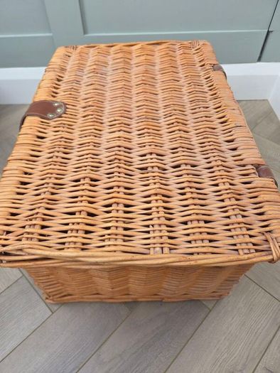 Large Wicker Picnic Basket / Storage Hamper