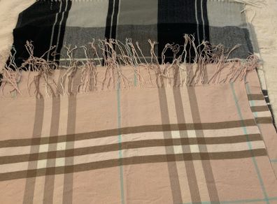 2 woollen scarves