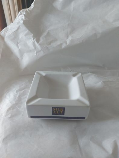 Silk Cut square ashtray ,collectors item, with smoking bans advertising bans on ashtrays for health reasons, price includes post to anywhere in Ireland thank you,,see pictures for condition ,take as is,litte pitting on glaze ,sold as is.