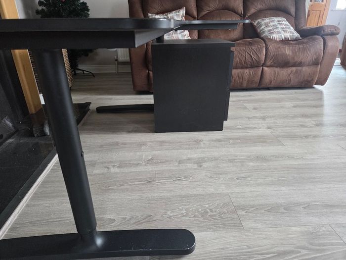 Bekant Corner Gaming /Office Desk