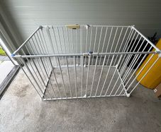 Adjustable playpen