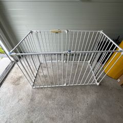 Adjustable playpen