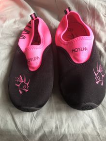 water shoes size 3