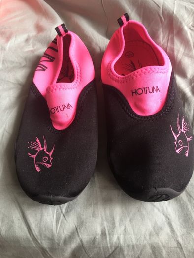 water shoes size 3