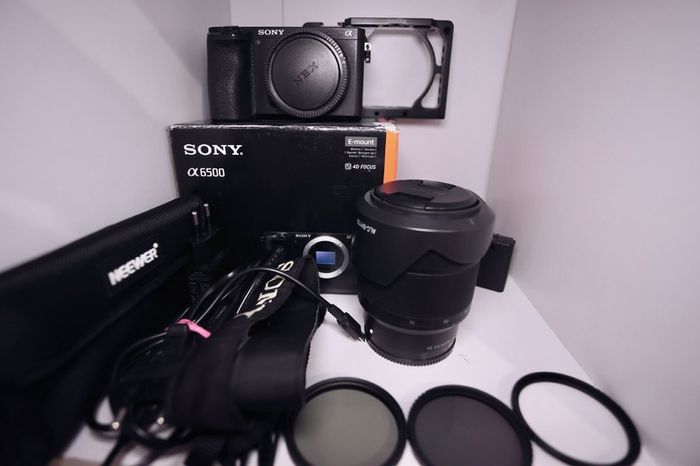 Sony a6500 & Sony FE 28-70mm OSS Lens , Full Kit, Box & 3 Batteries