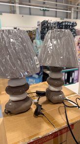 2 table lamps