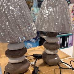 2 table lamps