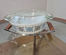 VINTAGE NEW OLD STOCK: JAJ Pyrex "Chelsea" 3-Pint Casserole Set with Original Box & Stand