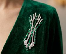 Vintage Art Deco Style Emerald Green & Clear Rhinestone Sheaf Brooch