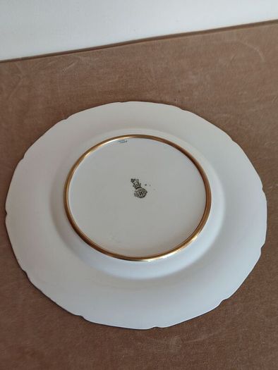 Vintage cabinet plate by Royal Doultot