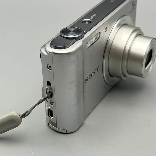Sony DSC-W800 20.1MP Digital Camera Silver - Full Kit