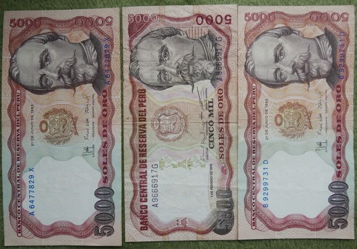 Variety of 10 Different Foreign Banknotes most of Peru