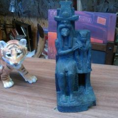 egyptian statue