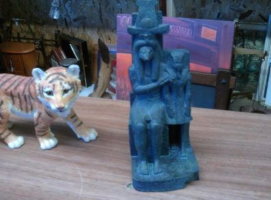 egyptian statue