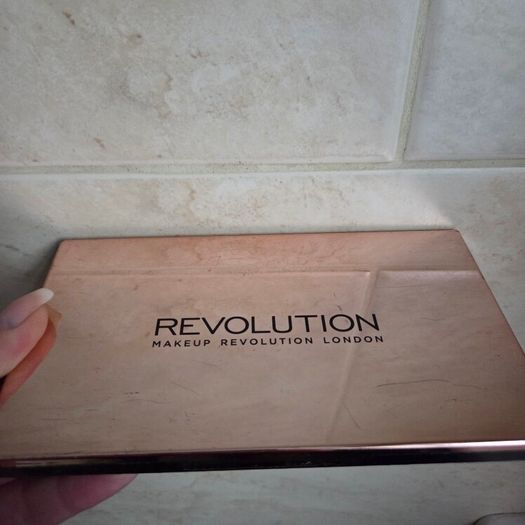 Revolution  Eyeshadow Palette