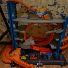 Hot wheels ultimate garage