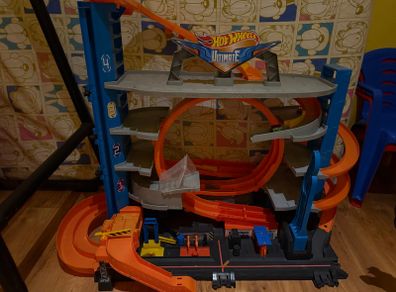 Hot wheels ultimate garage