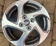 Toyota Yaris Mk3 2014-2020 15" Alloy Wheel Oem Genuine 426110dc60