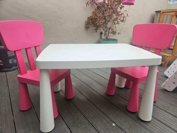 Childrens table & chairs