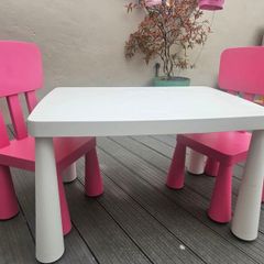 Childrens table & chairs