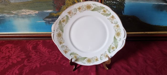 20 Piece Duchess Greensleeves Pattern Bone China Gold Gilt Tea Set For 6 Person Setting Made in England