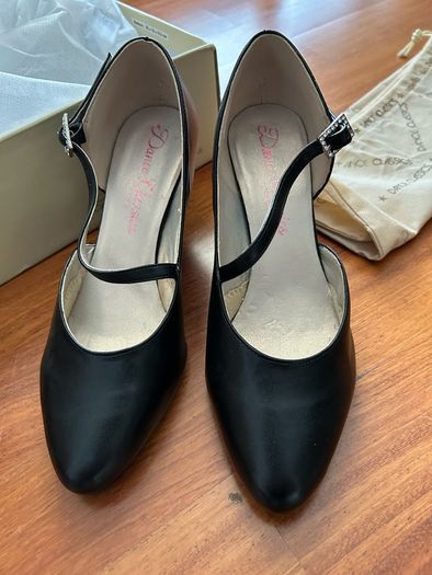 Dancing Shoes Latin/Salsa. Capella.