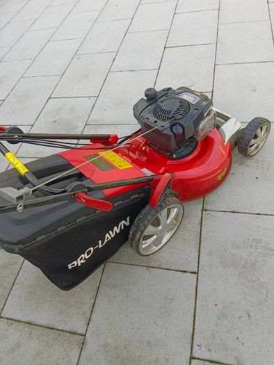 Prolawn self drive lawnmower with Briggs and stratton engin 625 series and 21 inch cut steel body in excellent working condition which starts first pull