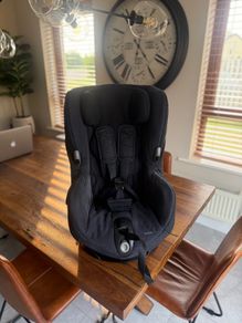 Maxi Cosi car seat 9-18kg (covers washed) x2