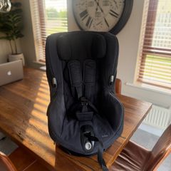 Maxi Cosi car seat 9-18kg (covers washed) x2