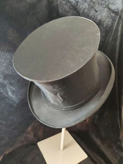 top hat, opera hat,chapeau claque