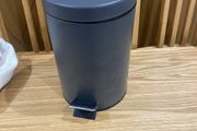 Pedal bin