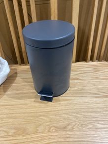 Pedal bin