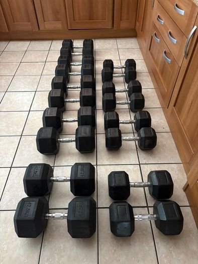 540kg Of Rubber Hex Dumbbells, Cheapest Set On Here At 1.85 Per Kg For Set! Originally 4 Euro Per Kg!!