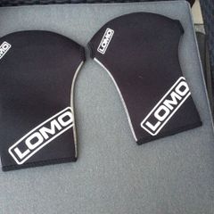 Lomo Neoprene Pogies Our Polar kayak pogies feature a velcro closure for around the paddle shaft.