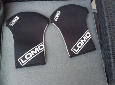 Lomo Neoprene Pogies Our Polar kayak pogies feature a velcro closure for around the paddle shaft.